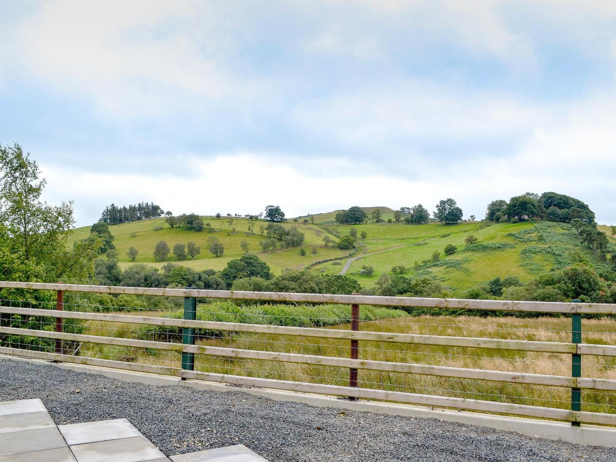 Villa Castle View Llanbadarn Fynydd Exterior foto